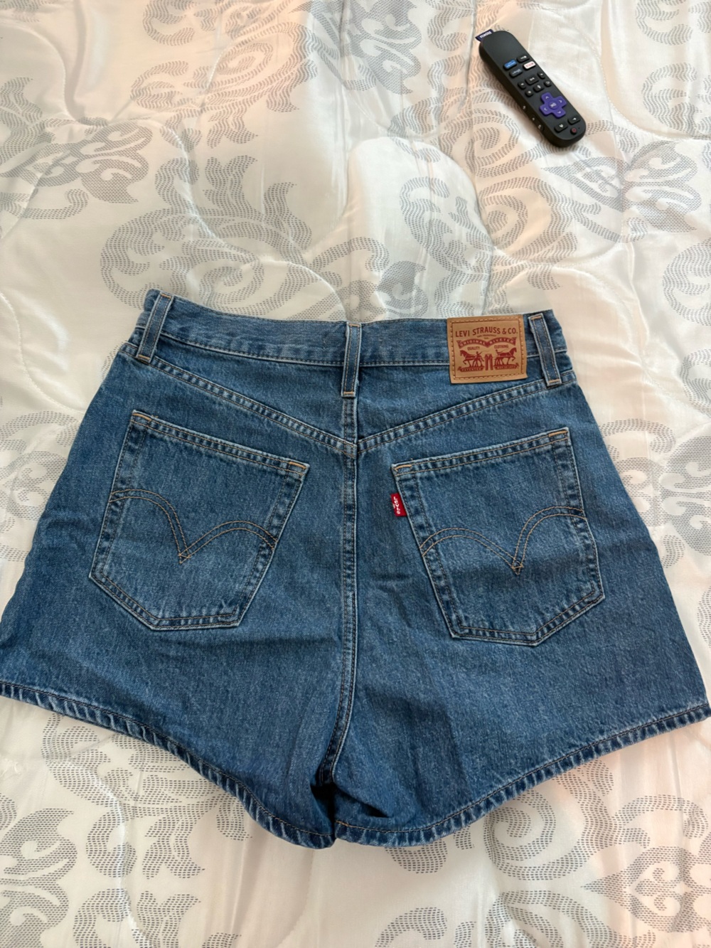 Levi's Women's Medium Blue High-Rise Denim Shorts - Picture 3 of 3